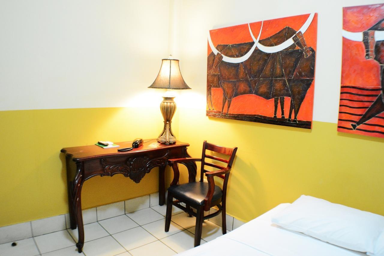 Hotel Los Balcones De Chinandega Cameră foto